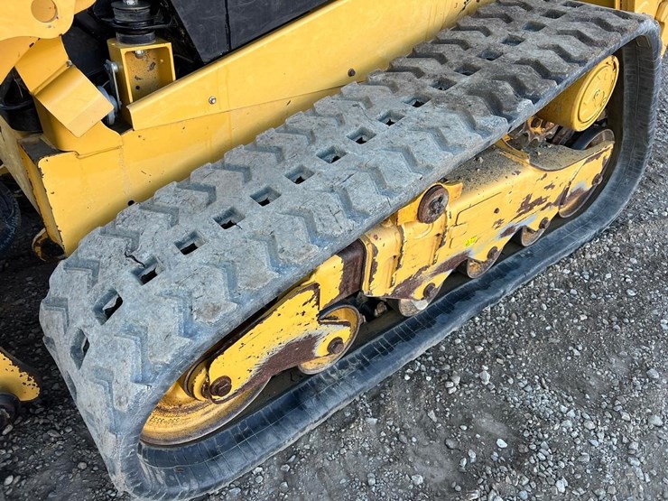 2020-caterpillar-259d3-image-15
