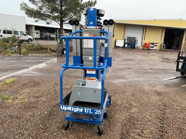 #4647-•-upright-25'-personnel-lift-image-4