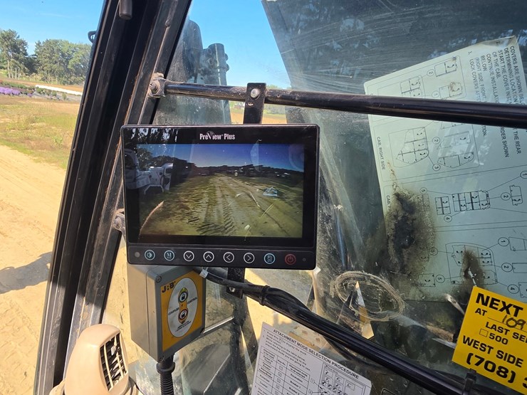 2011-deere-135d-image-33