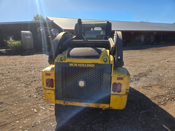 new-holland-l228-image-9