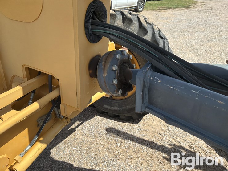 2013-deere-670g-image-13