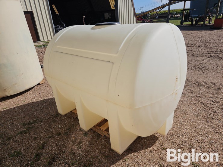 snyder-720-gal-poly-liquid-fertilizer-tank-image-1