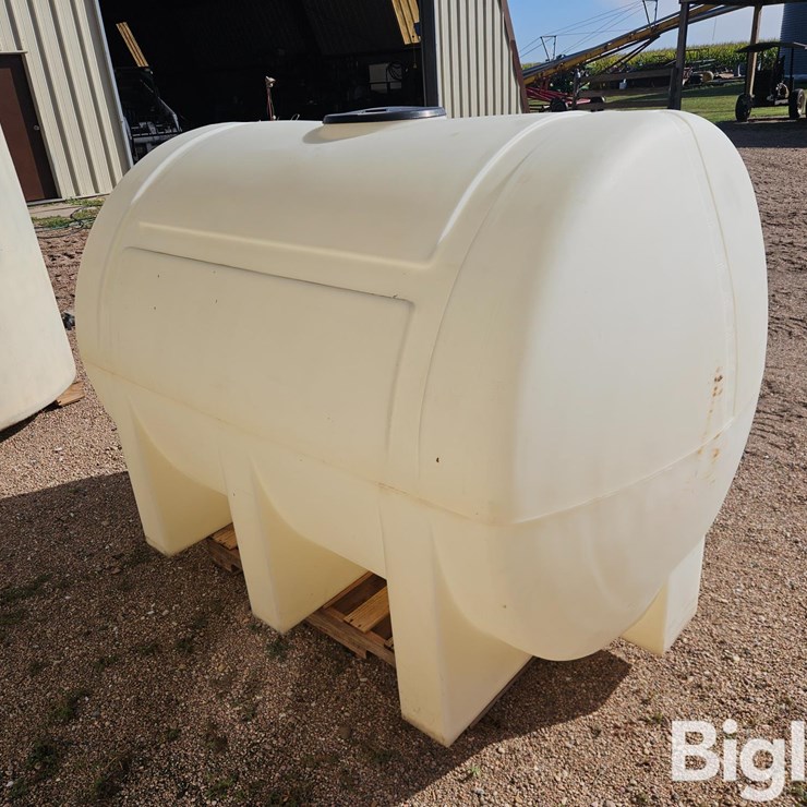Snyder 720-Gal Poly Liquid Fertilizer Tank