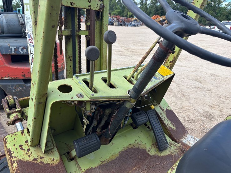 #42697-•-clark-f4-forklift-image-7