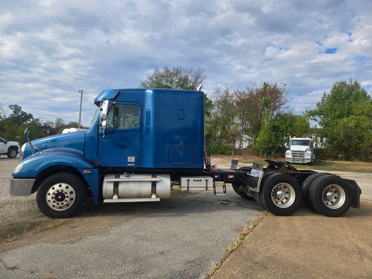 2006-freightliner-columbia-120-image-6