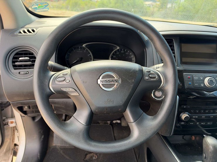 2015-nissan-pathfinder-image-12