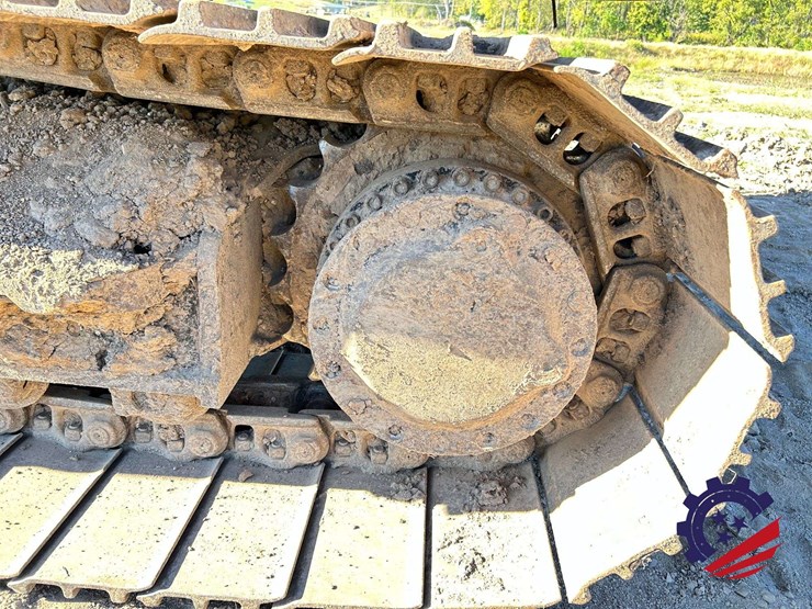 2018-caterpillar-320-image-35