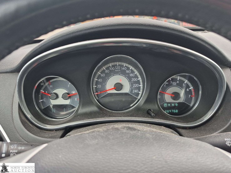 2012-chrysler-200-image-11