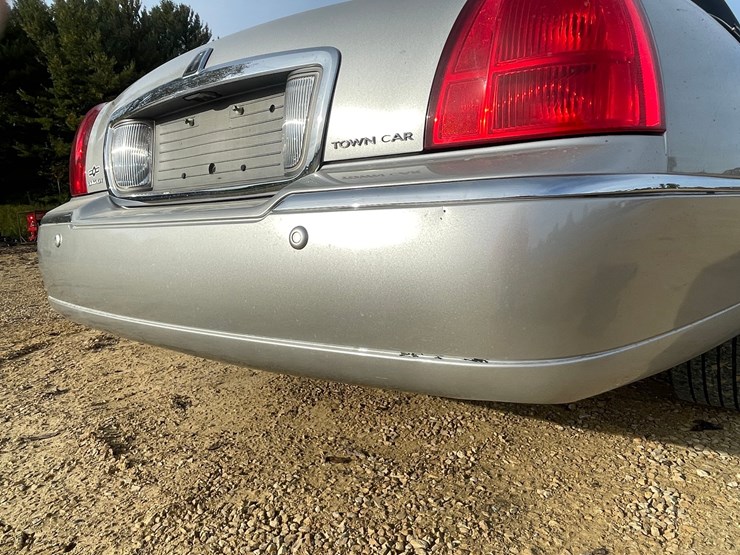 #201-•-2005-lincoln-town-car-(has-wi-title)-image-28