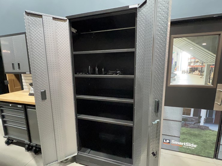 gladiator-cabinets,-tool-chest,-and-workbench-image-12