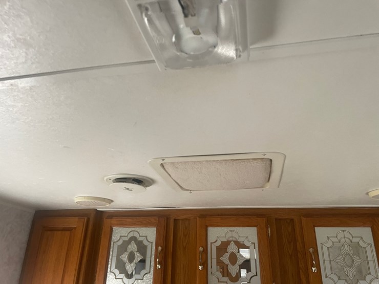 #1276-•-1998-jayco-eagle-304-camper-(has-mn-title)-image-74