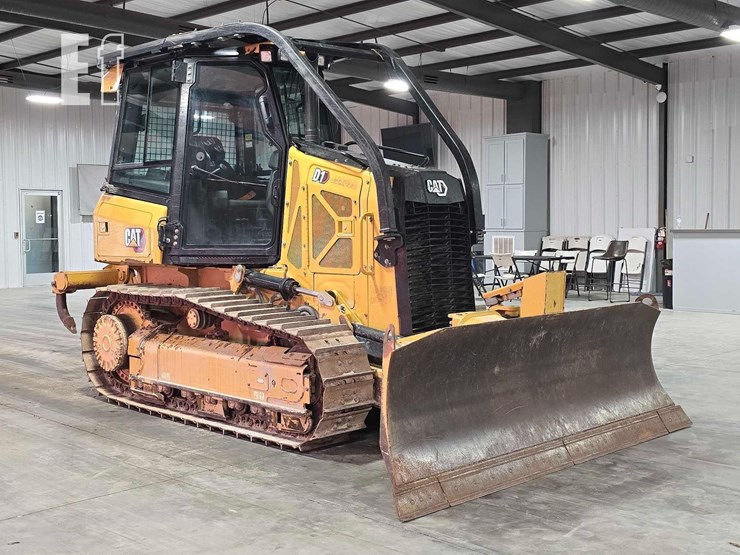 2022-caterpillar-d1-image-2