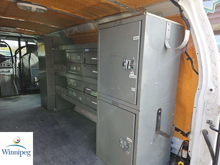 2011-ford-cargo-image-24