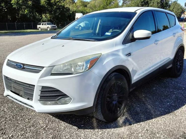 2016-ford-escape-se-image-1