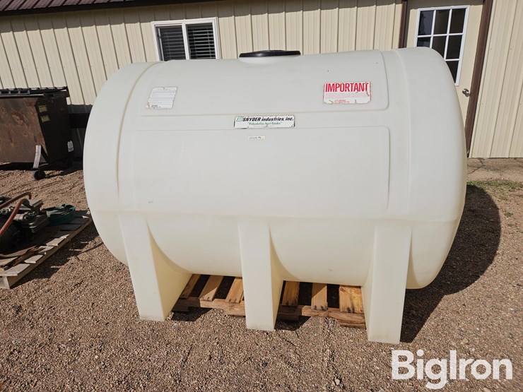 snyder-720-gal-poly-liquid-fertilizer-tank-image-6