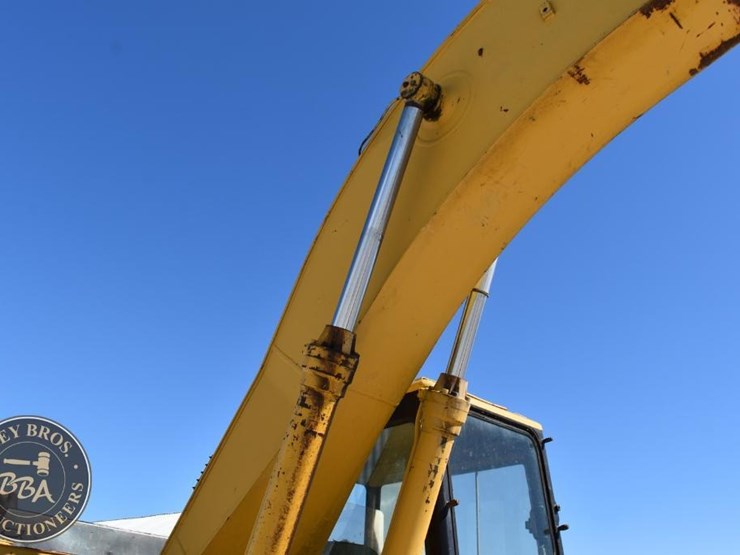 1990-caterpillar-el200b-image-39