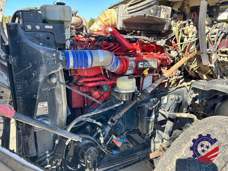 2020-peterbilt-567-image-37