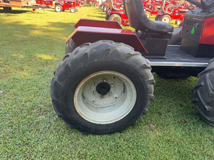 custom-case-4994-articulating-tractor-image-15