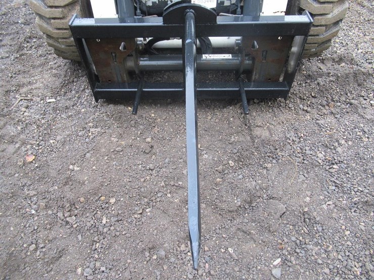 wildcat-skid-steer-bale-spear-image-3