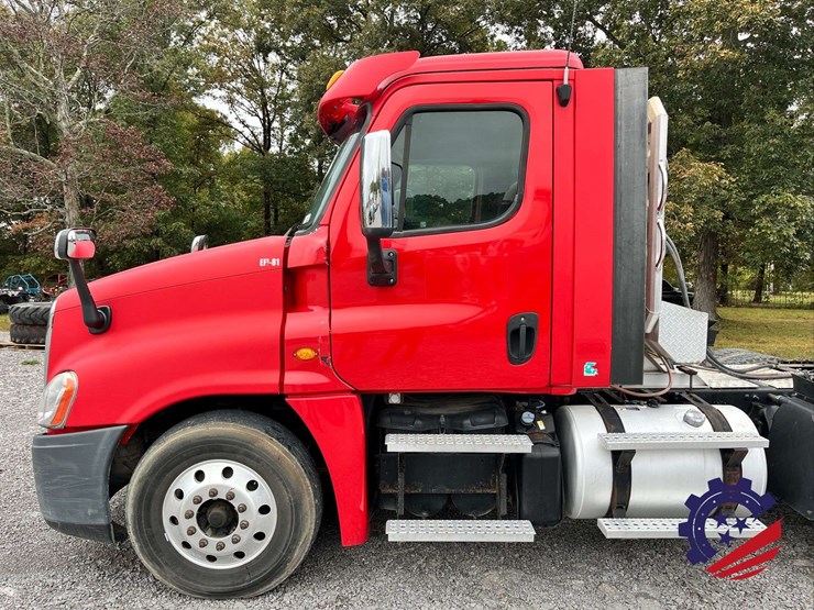 2014-freightliner-cascadia-t/a-truck-tractor-image-25