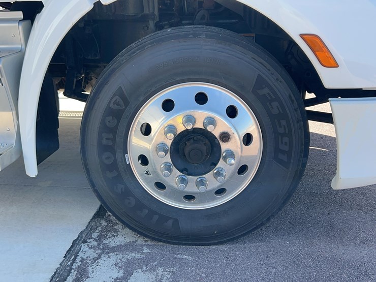 2018-peterbilt-579-image-52