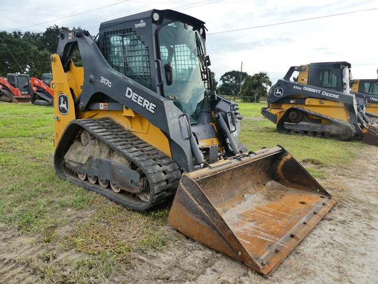 2024-deere-317g-image-2