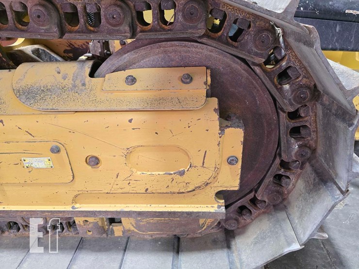 2023-caterpillar-d1-image-32