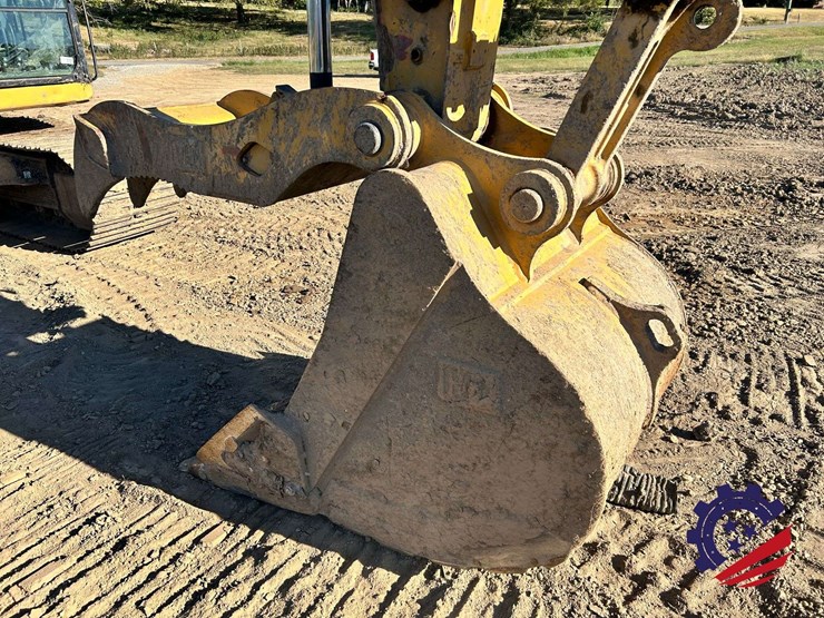 2018-caterpillar-320-image-20