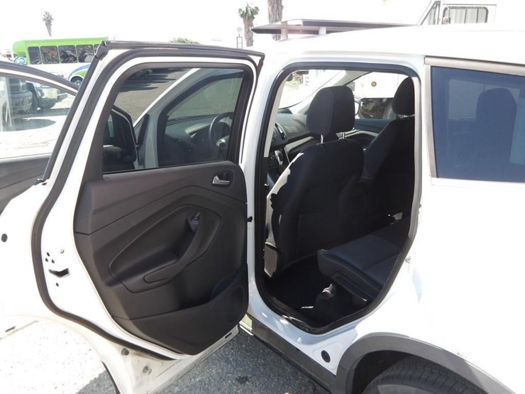 2015-ford-escape-se-image-14