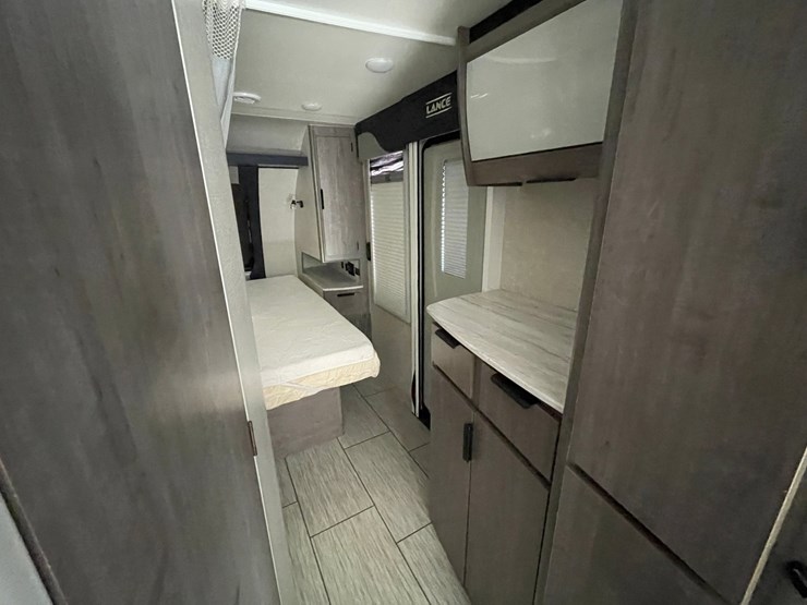 #2824-•-2022-lance-travel-trailer,-(has-new-mexico-title)-image-66