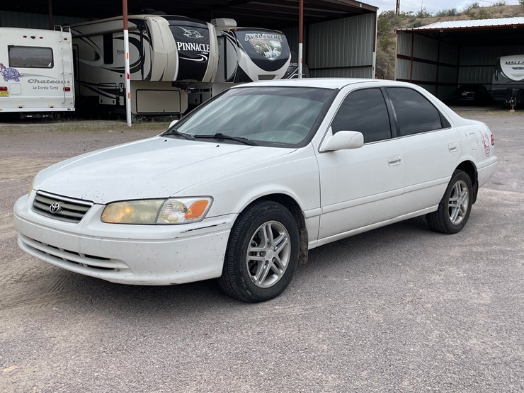 #2768-•-2001-toyota-camry-(title-in-delay)-image-1