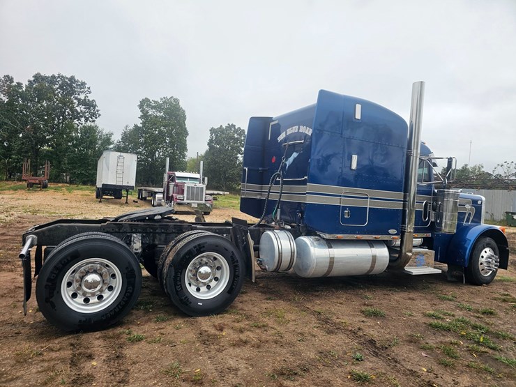 2001-peterbilt-379-image-18