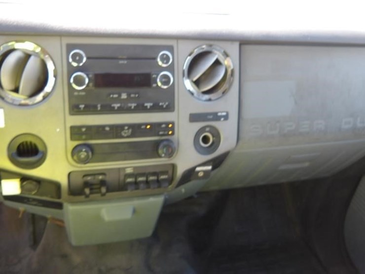 2011-ford-f550-image-25