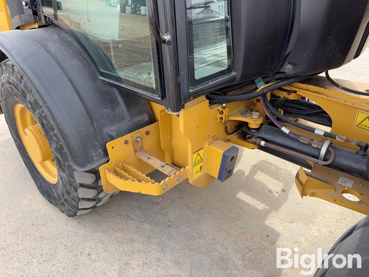 2017-caterpillar-906m-image-19
