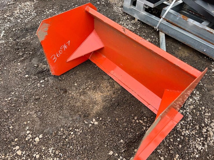 kc-36”-mini-skid-steer-snow-pusher-image-2