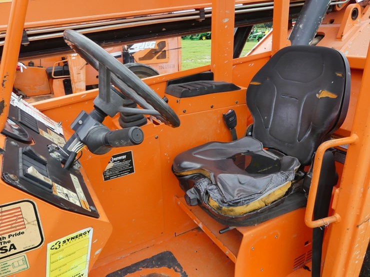 2019-jlg-6042-image-14