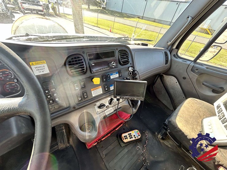 2019-freightliner-114sd-image-53
