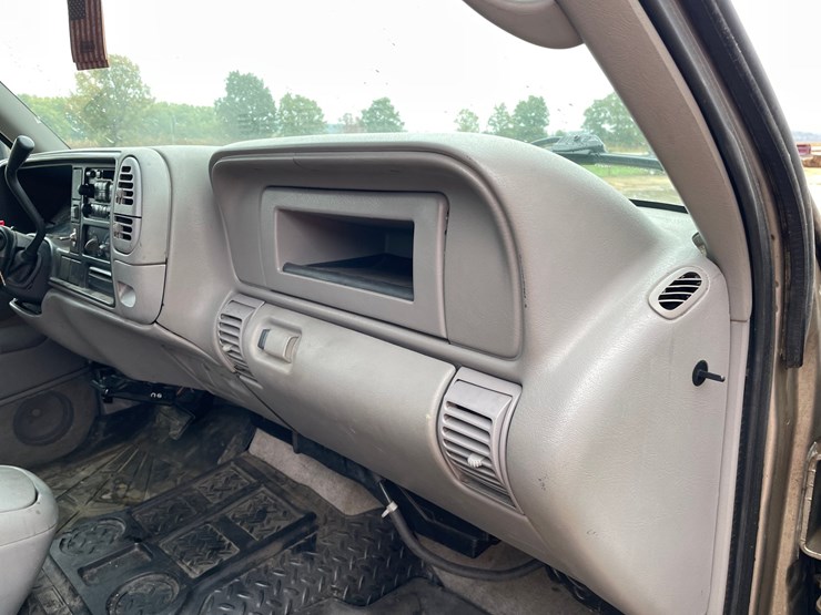 2000-chevrolet-silverado-3500-image-61