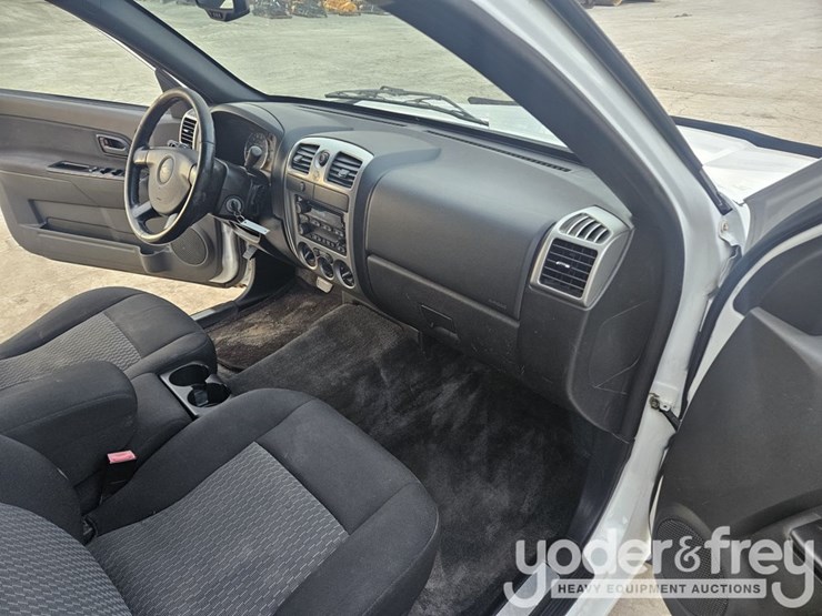 2011-chevrolet-colorado-image-30