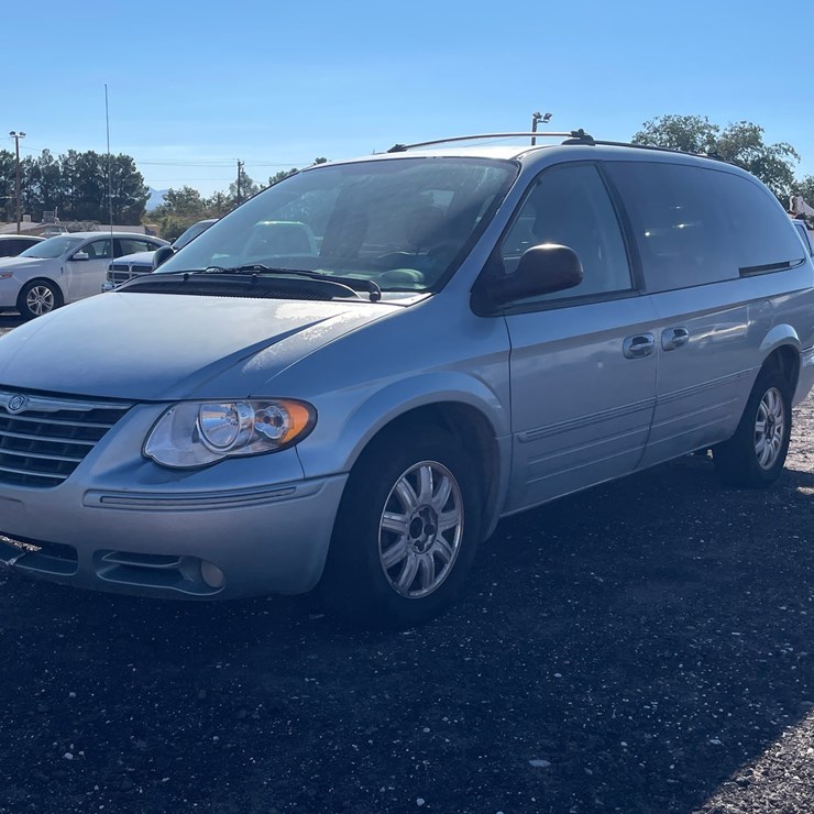 2005 CHRYSLER TOWN & COUNTRY