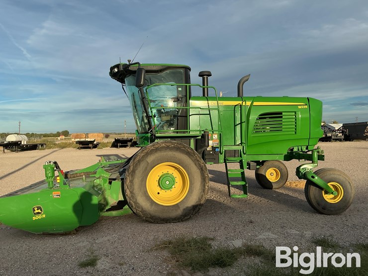 2021-john-deere-w235-image-8
