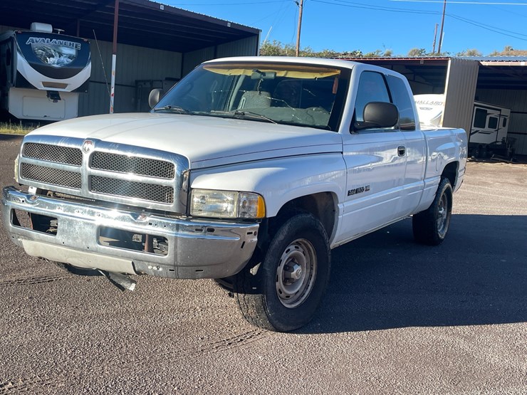 #2760-•-2001-dodge-ram-(title-in-delay)-image-2