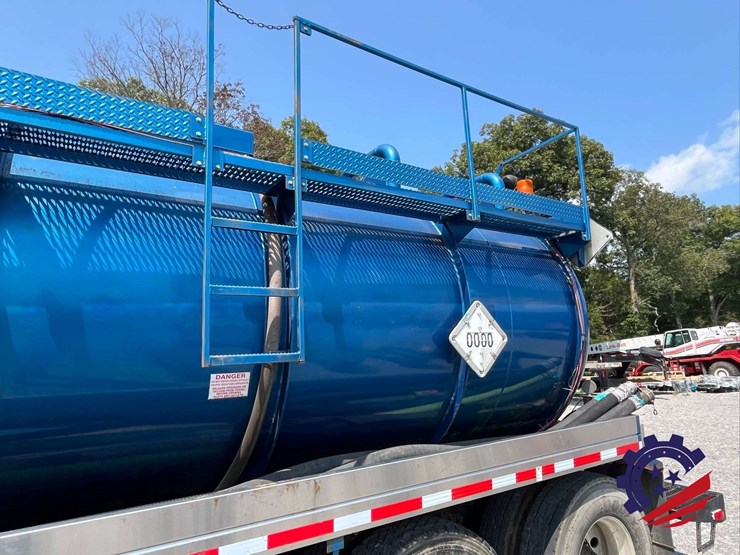 2011-international-paystar-tri-axle-hydrovac-truck-image-33