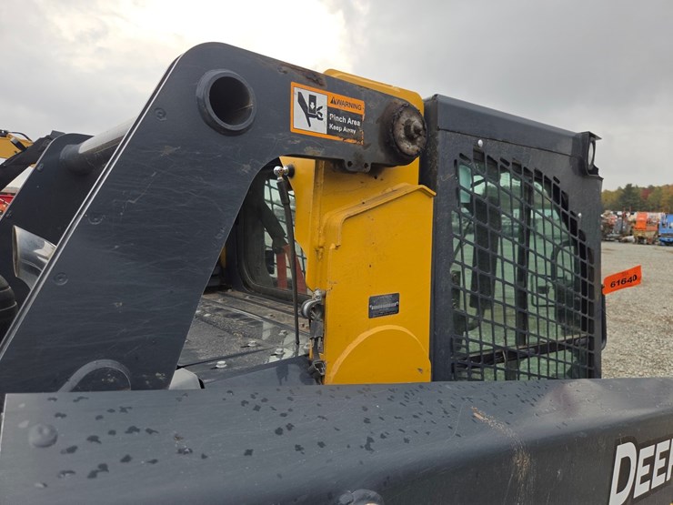 2018-deere-333g-image-36