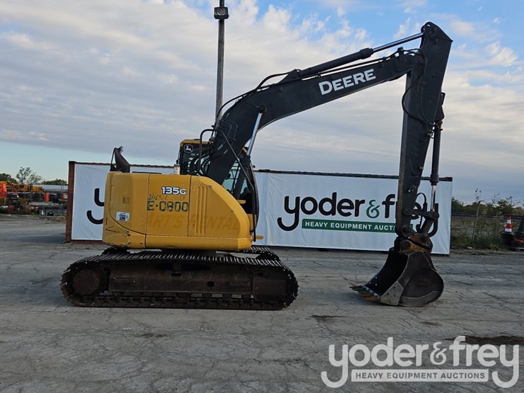 2016-deere-135g-image-6