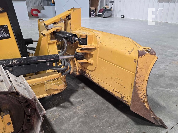 2023-caterpillar-d1-image-11
