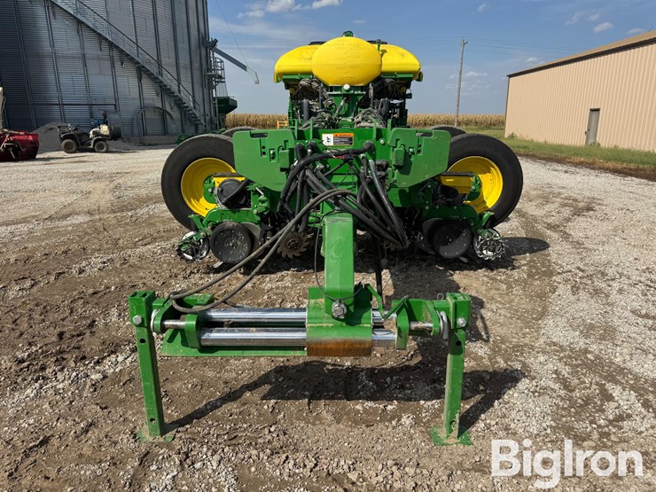 2018-john-deere-1775nt-image-2