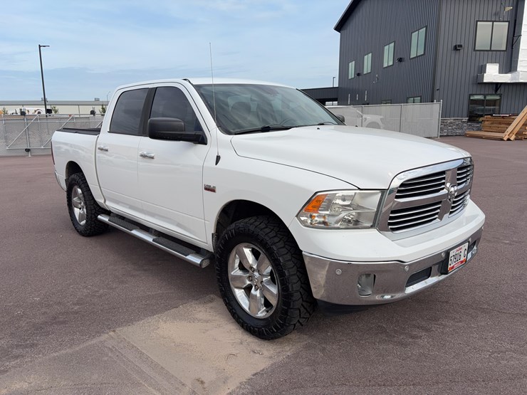 2014-dodge-1500-image-3