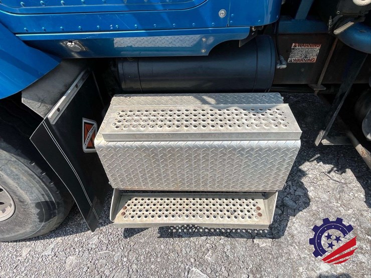 2011-international-paystar-tri-axle-hydrovac-truck-image-21