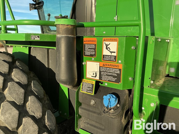 2021-john-deere-w235-image-17